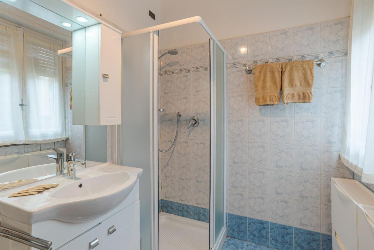 Lovely & Quiet Apartment - With Balcony & Parking Como Exterior foto